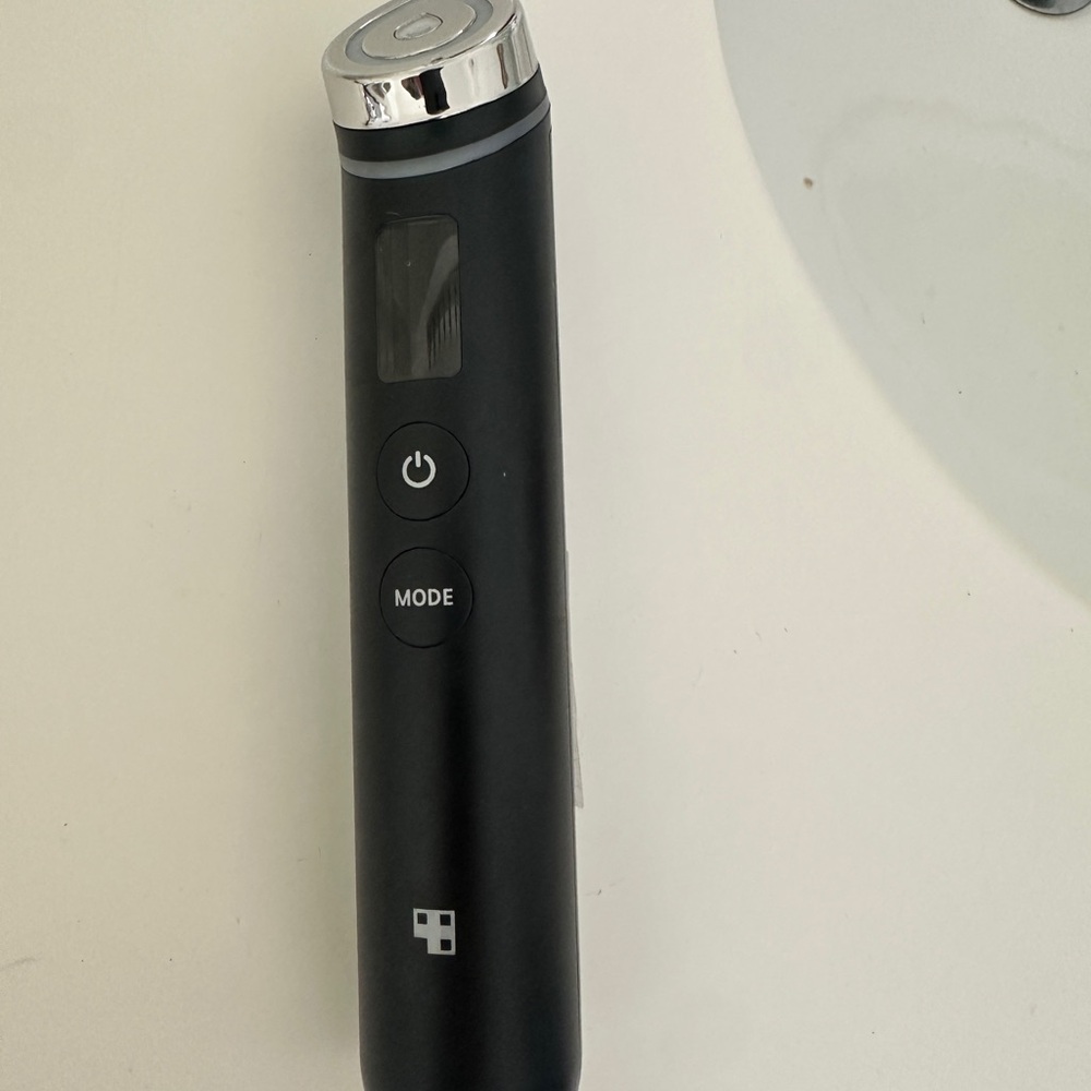 Black Facial Cleansing Device